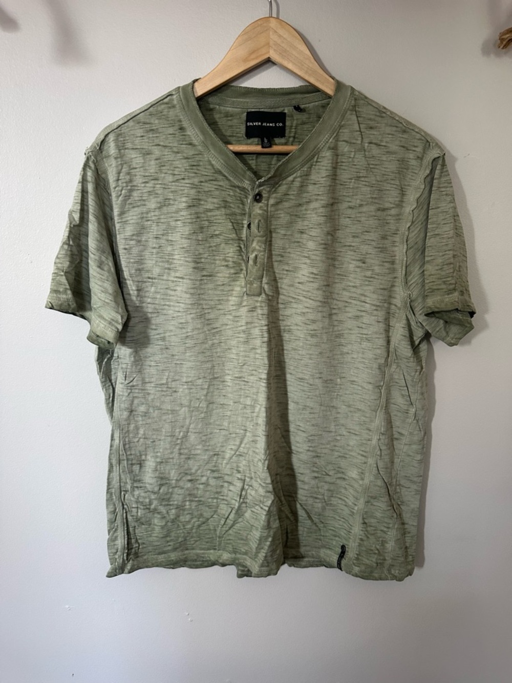 Silver Jeans Men’s Light Olive Green Short-Sleeve Henley